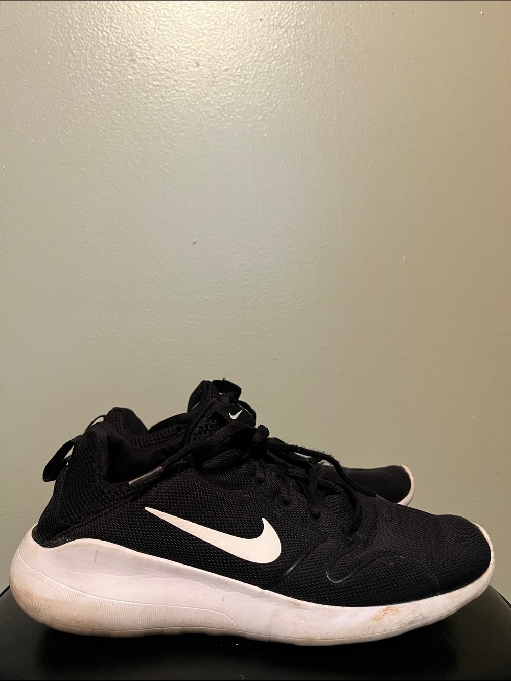 Nike Women’s size 8 Black and White Low-Top Sneakers